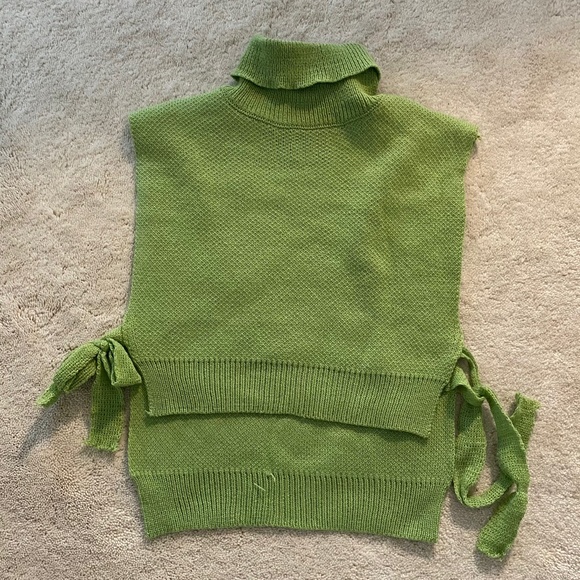 Turtle Neck Knot Side Sweater Vest - Picture 5 of 7